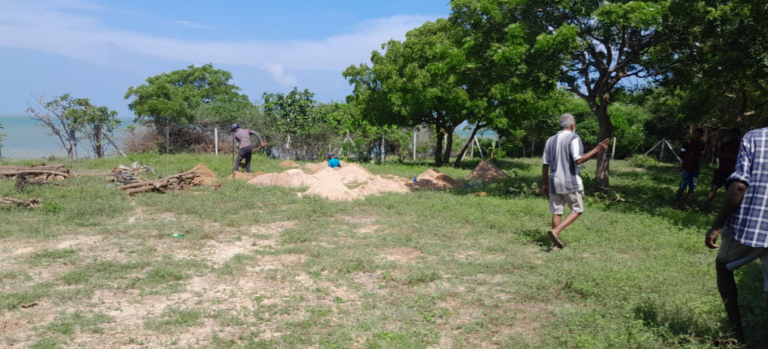 தோப்புக்காடு இளைஞர்கள், 05-12-2025 அன்று சிரமதான முயற்சியால் நீலங்காடு மயானத்தை சுத்தமாக்கினர்.